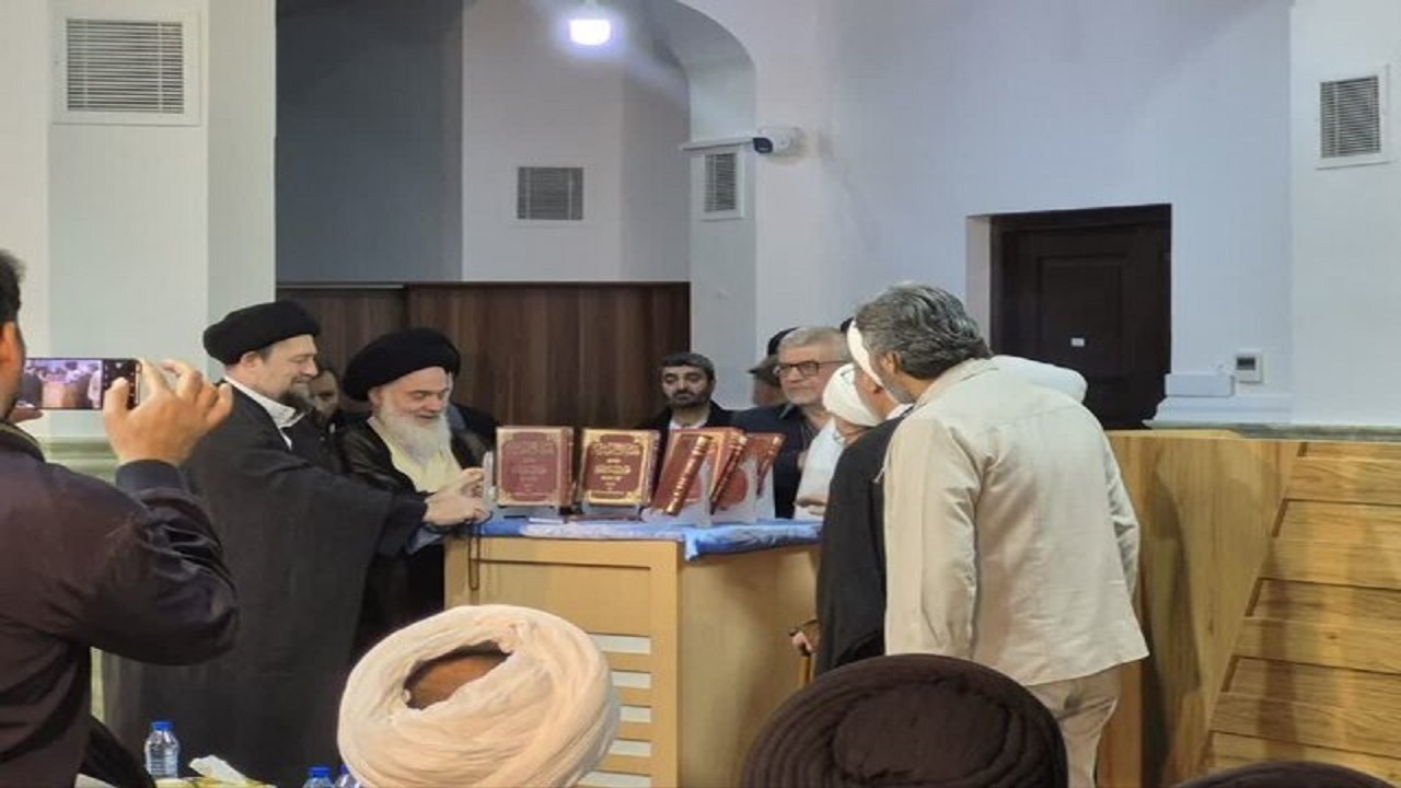 اثر 7 جلدی «مفتاح‌الهدایه فی شرح تحریر الوسیله» در قم رونماییی شد